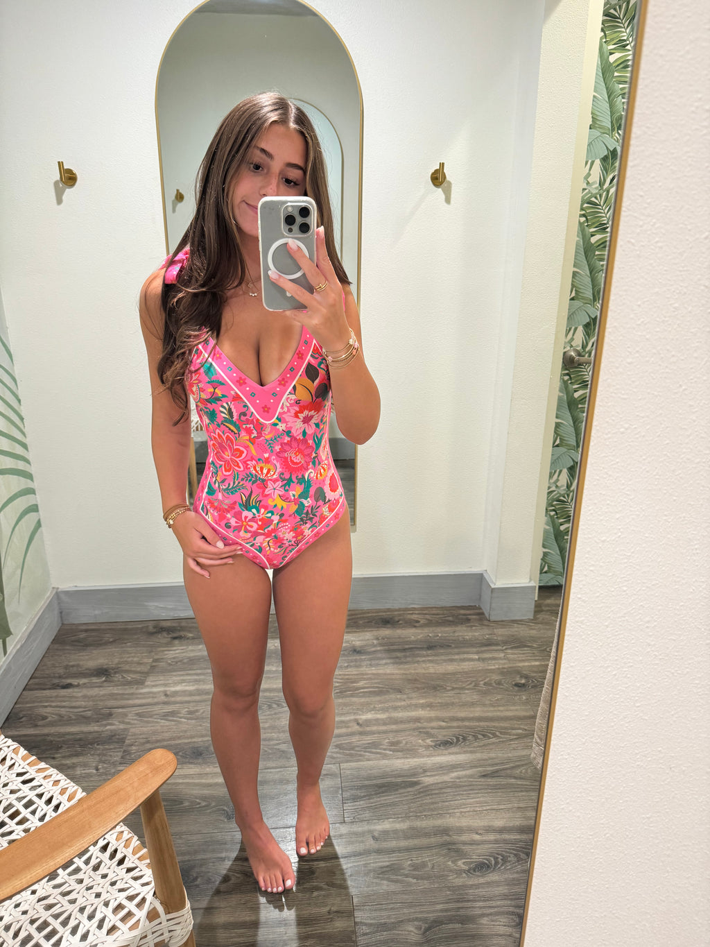 Akira swimwear shop